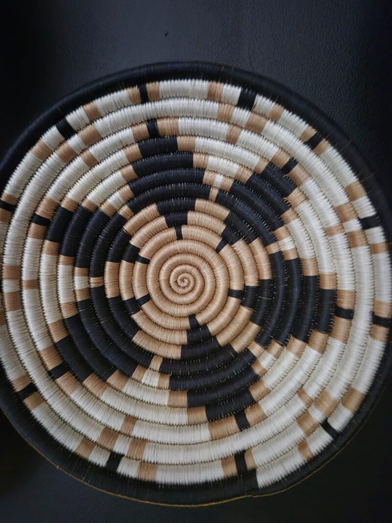 Set of 3 woven round baskets flower design - Image 2