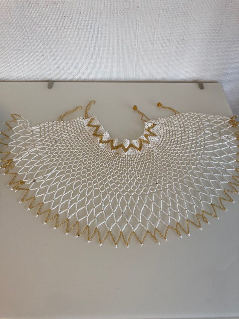 Round neck 6 shoulders necklace white & yellow