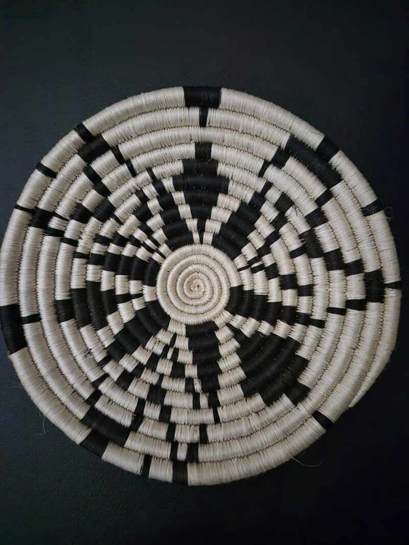 Handwoven Seagrass Wall Plates with Black and White Pattern – Set of 3 - Image 3