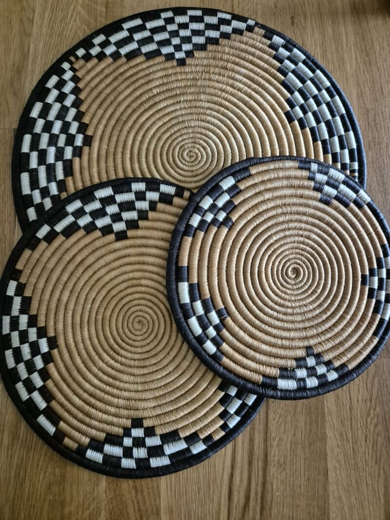 Handwoven Seagrass Wall Plates with Brown Star Leaf Design – Set of 3